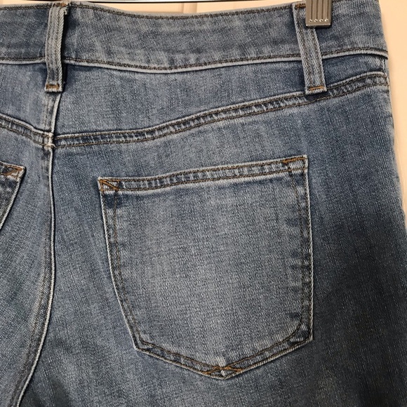 TALBOTS GIRLFRIEND JEAN SHORTS - BLUE WASH Size 2 Waist 32” - Picture 6 of 9